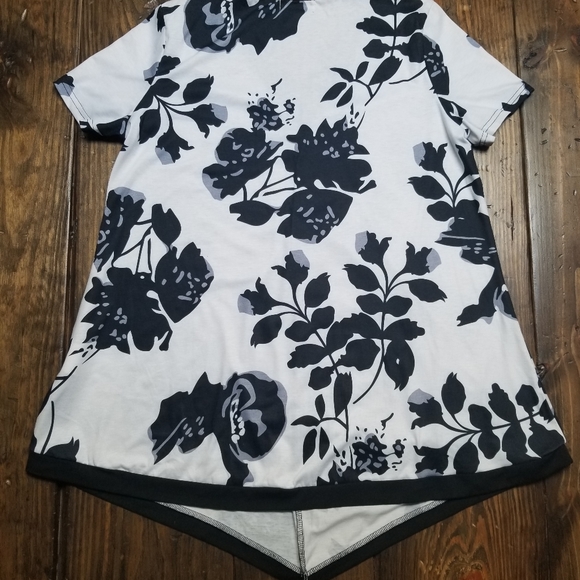 Women's Flare Short Sleeve Long Tunic Floral Top - Picture 3 of 3